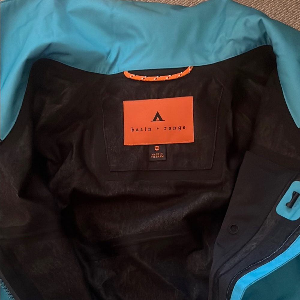 Basin + Range Shell Jacket - Picture 2 of 4